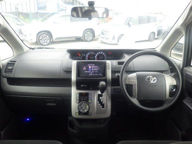 Vehicle SU00001077 large view 26