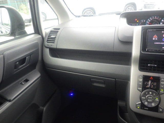 Vehicle SU00001077 large view 27