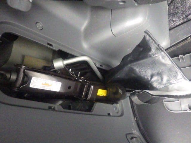 Vehicle SU00001077 large view 34