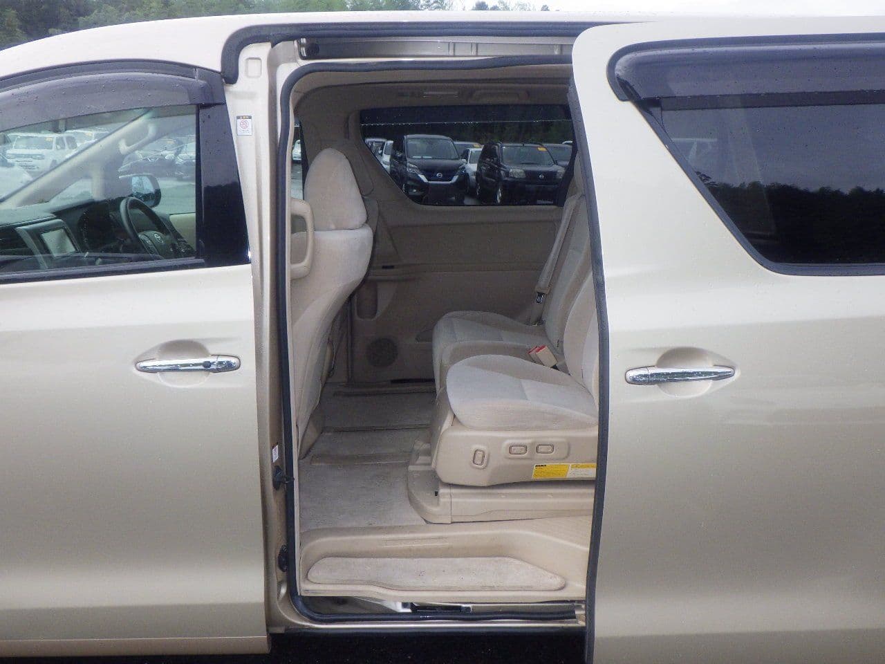 Vehicle SU00001151 large view 24