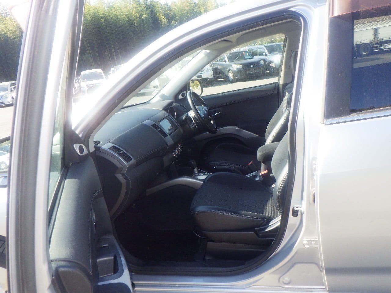 Vehicle SU00001183 large view 25