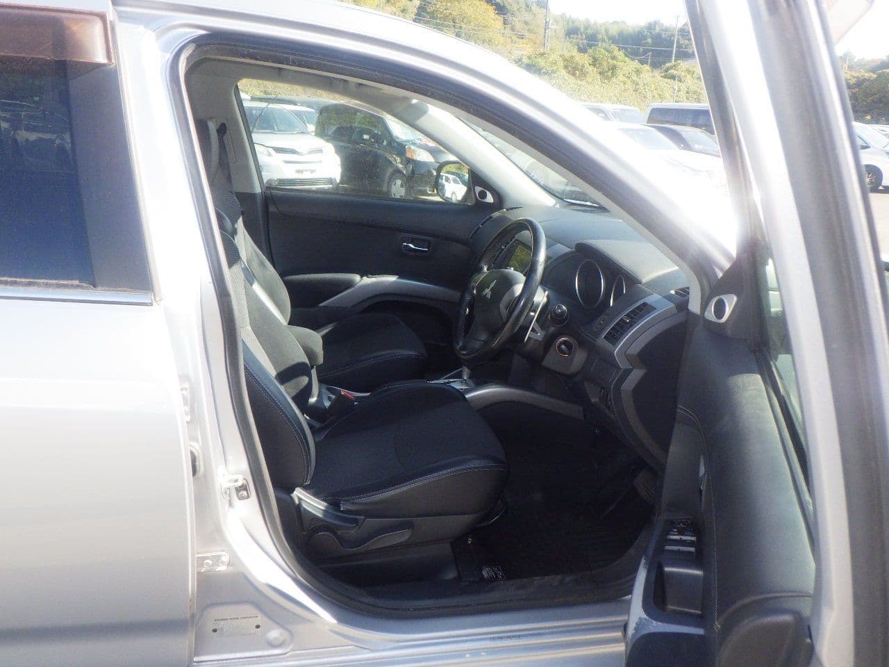 Vehicle SU00001183 large view 21