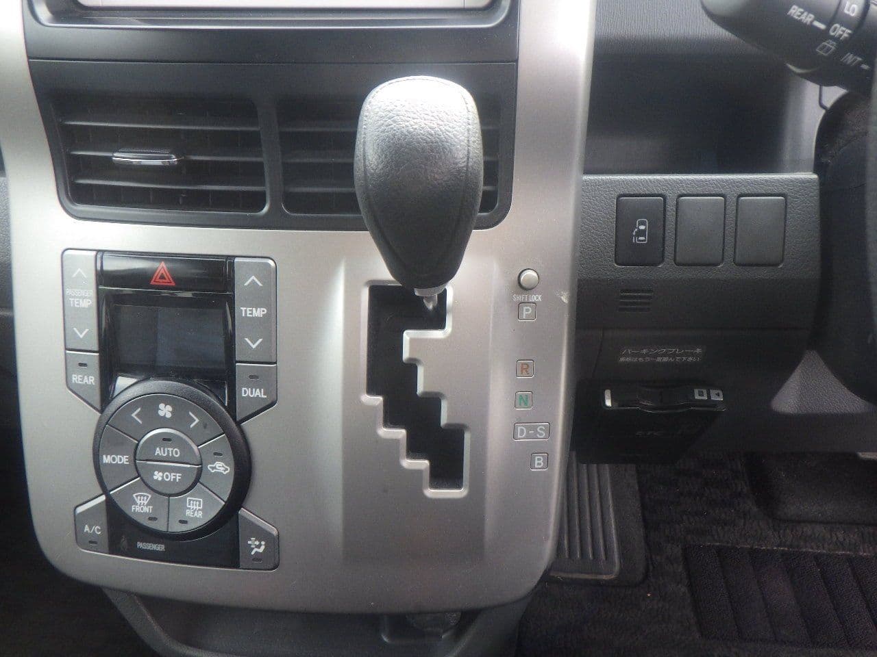 Vehicle SU00001138 large view 32