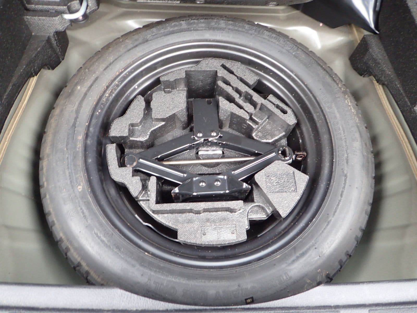 Vehicle SU00001134 large view 37