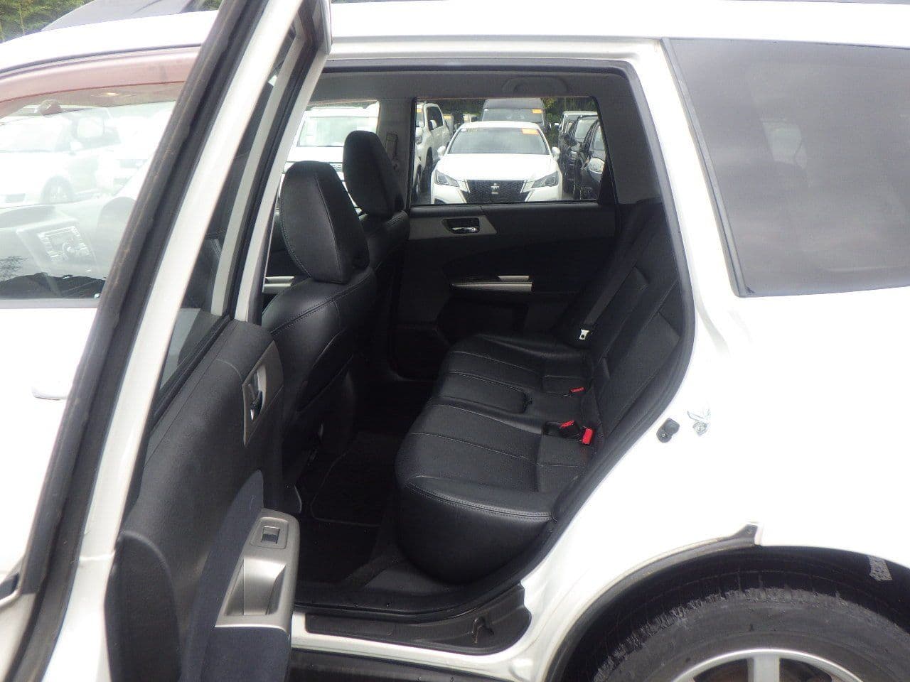 Vehicle SU00001130 large view 24