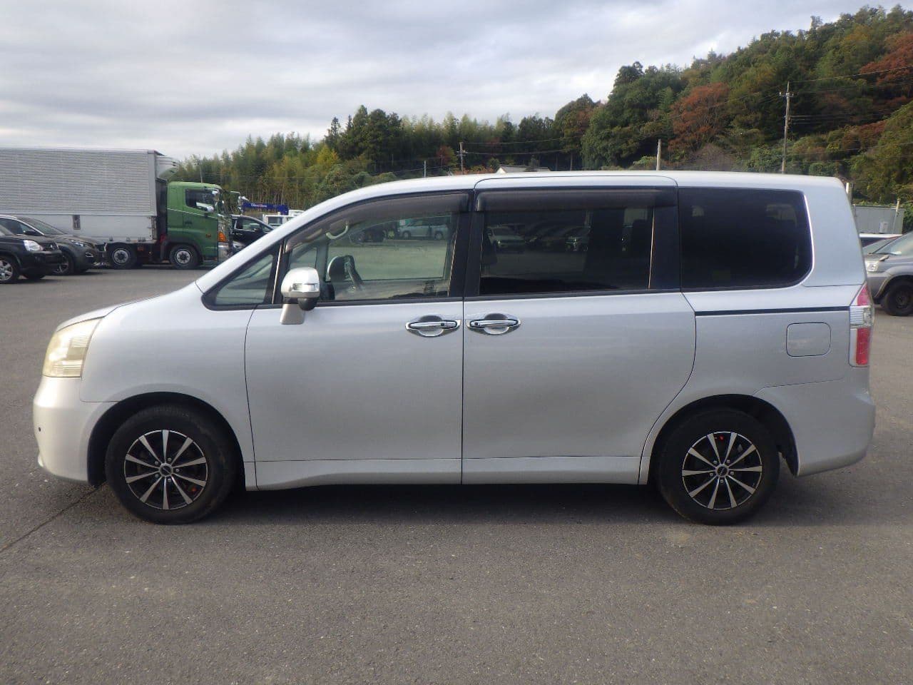 Vehicle SU00001150 large view 3