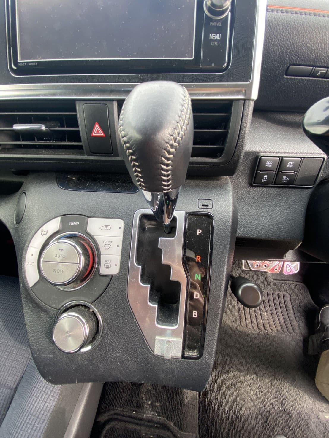 Vehicle SU00001182 large view 25