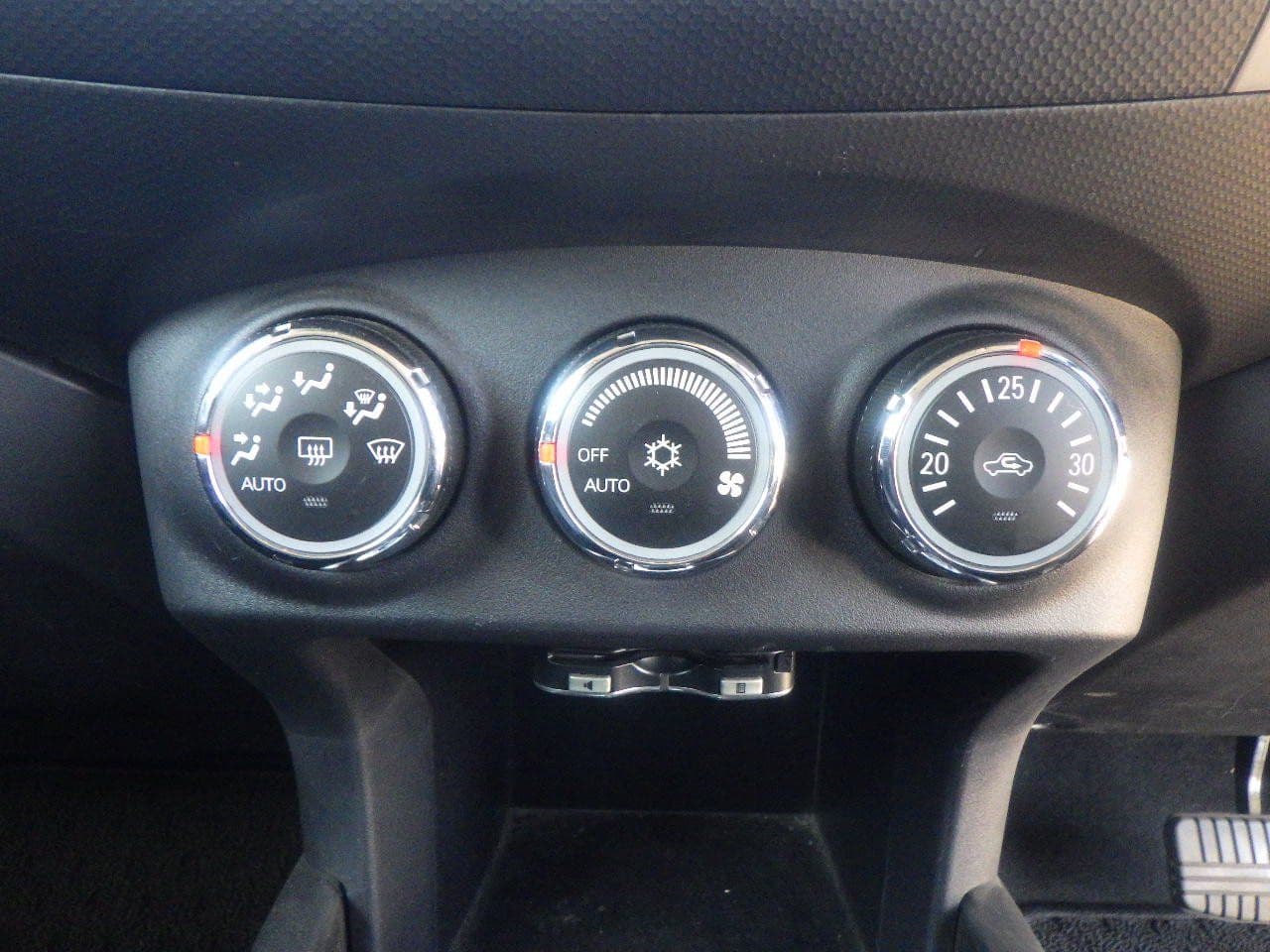 Vehicle SU00001183 large view 32