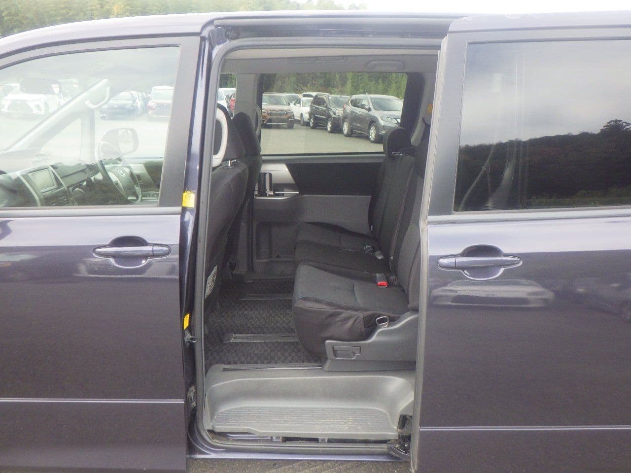 Vehicle SU00001138 large view 24