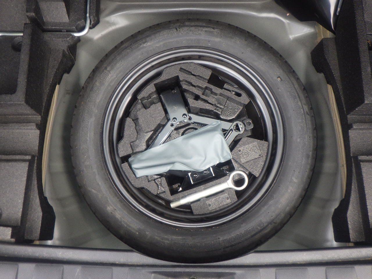 Vehicle SU00001158 large view 36