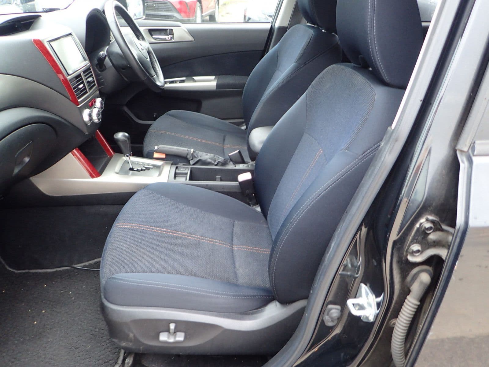 Vehicle SU00001134 large view 26