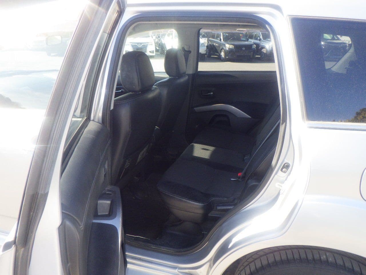 Vehicle SU00001183 large view 24