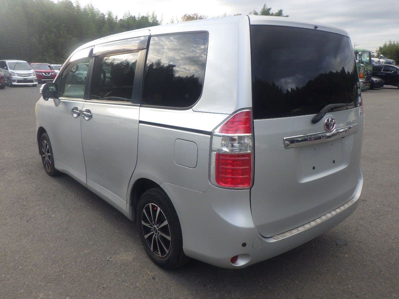 Vehicle SU00001150 large view 4