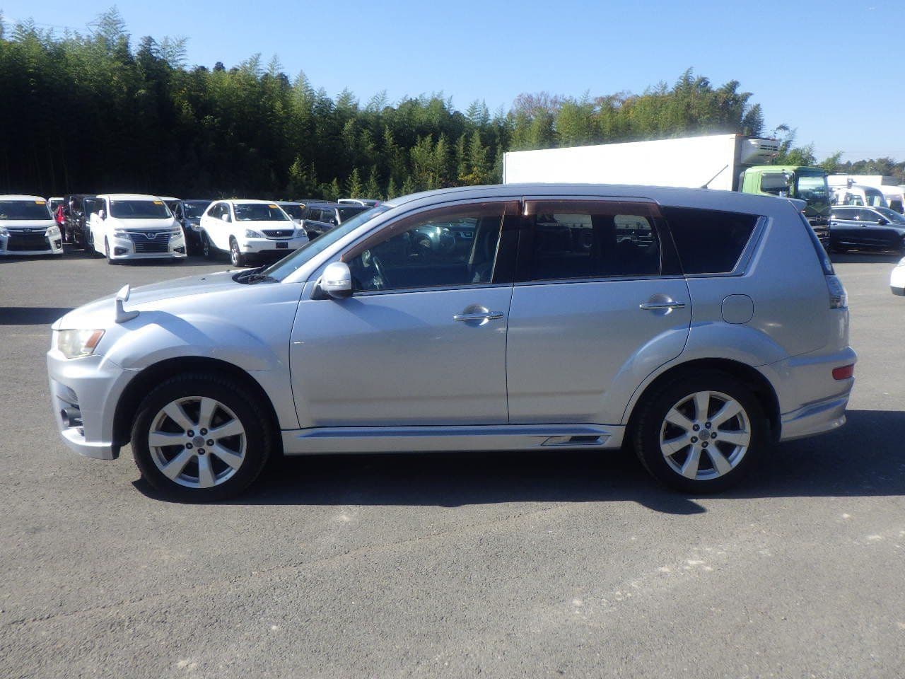 Vehicle SU00001183 large view 3