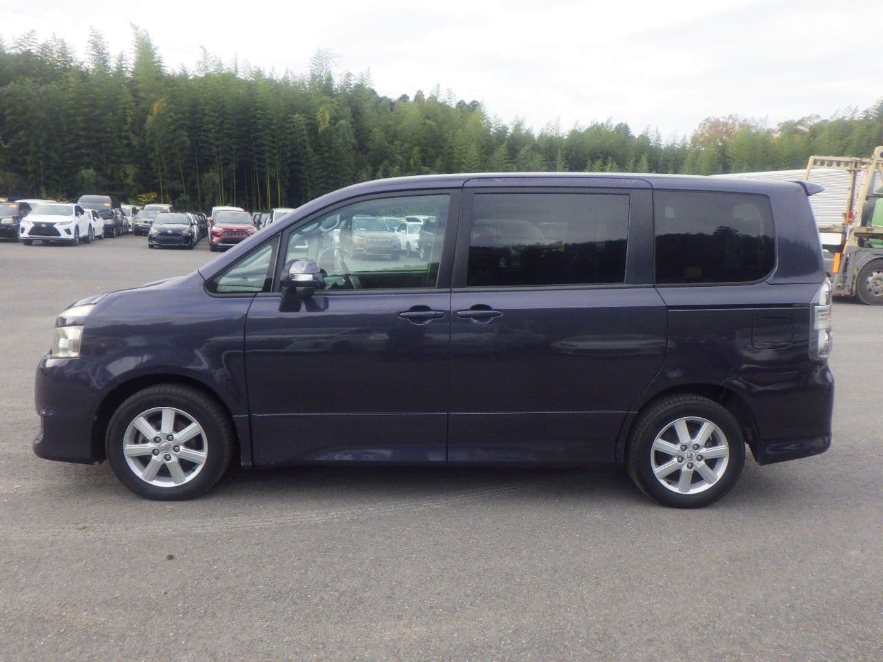 Vehicle SU00001138 large view 3