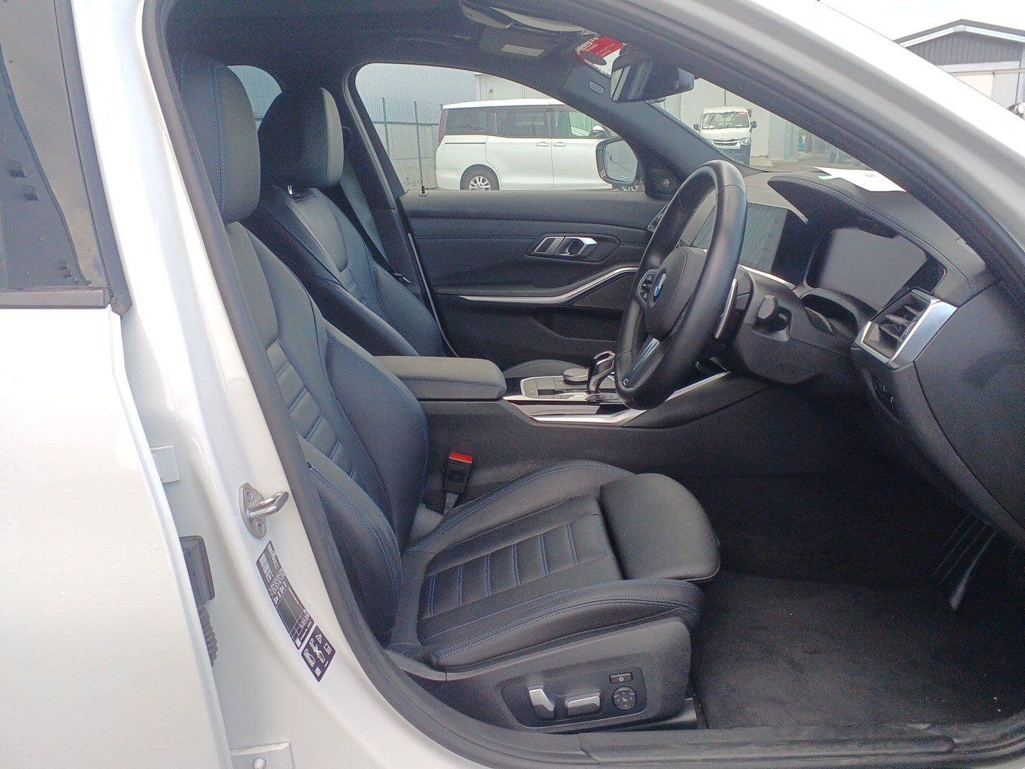 Vehicle SU00001199 large view 17