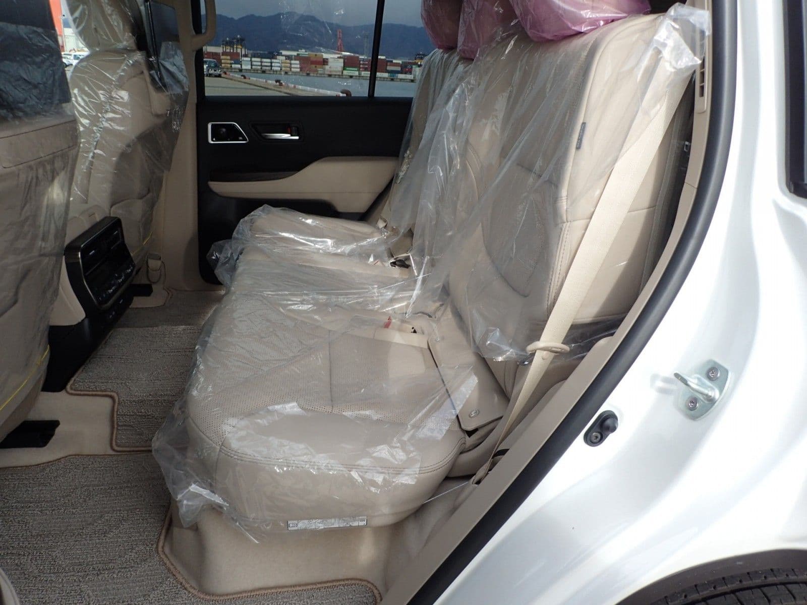 Vehicle SU00001212 large view 25