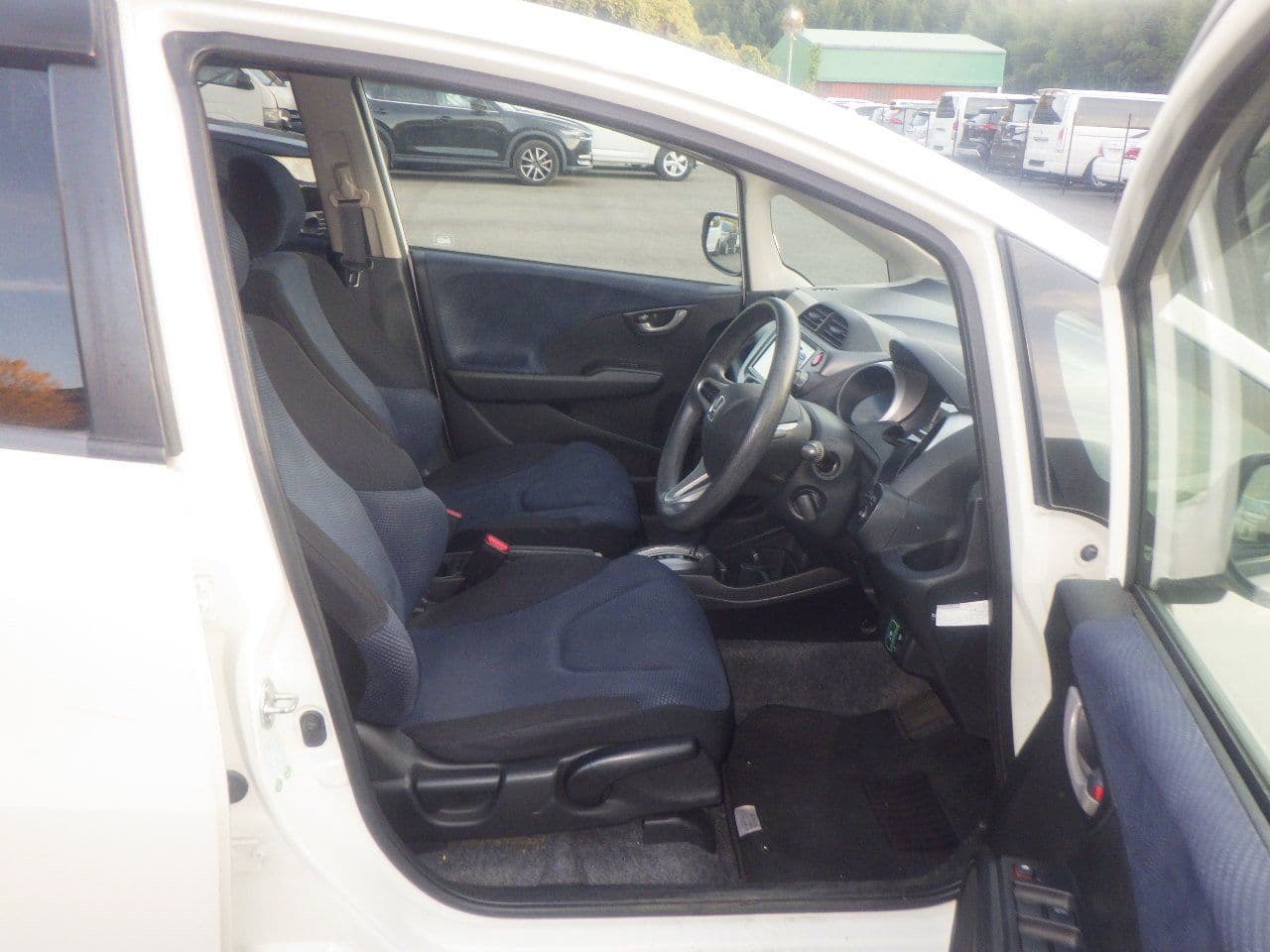 Vehicle SU00001189 large view 22