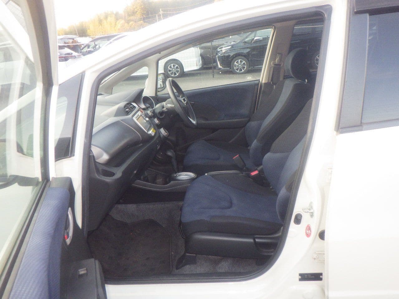 Vehicle SU00001189 large view 26