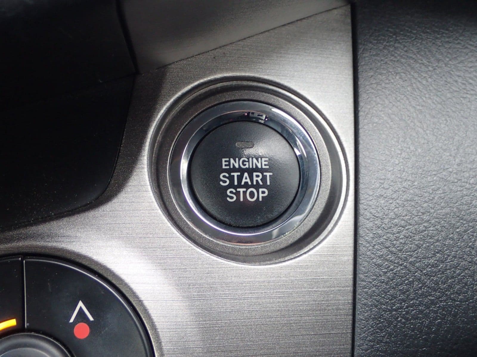 Vehicle SU00001203 large view 34