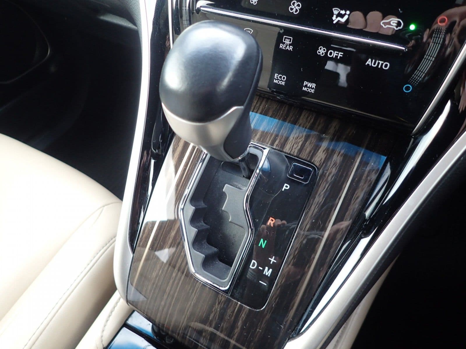 Vehicle SU00001202 large view 33