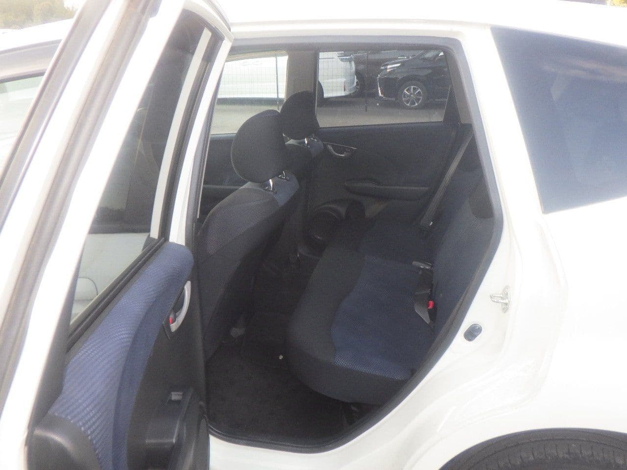 Vehicle SU00001189 large view 25