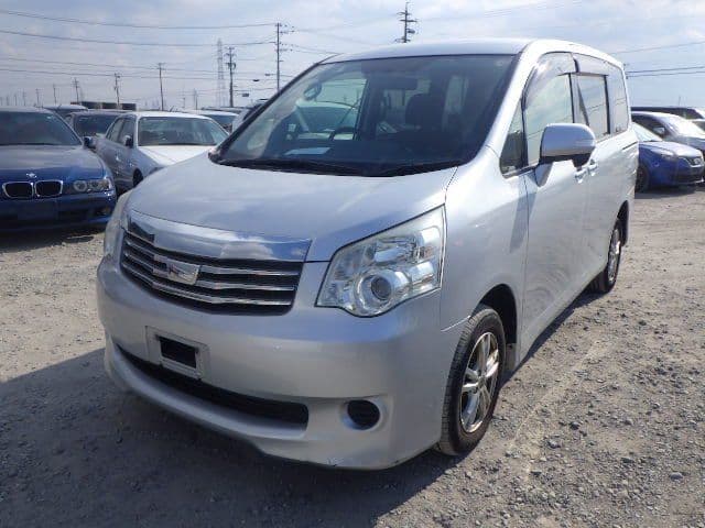 
									2013 TOYOTA NOAH X SMART EDITION
								
