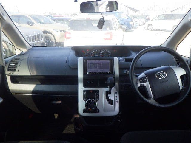 Vehicle SU00001227 large view 25