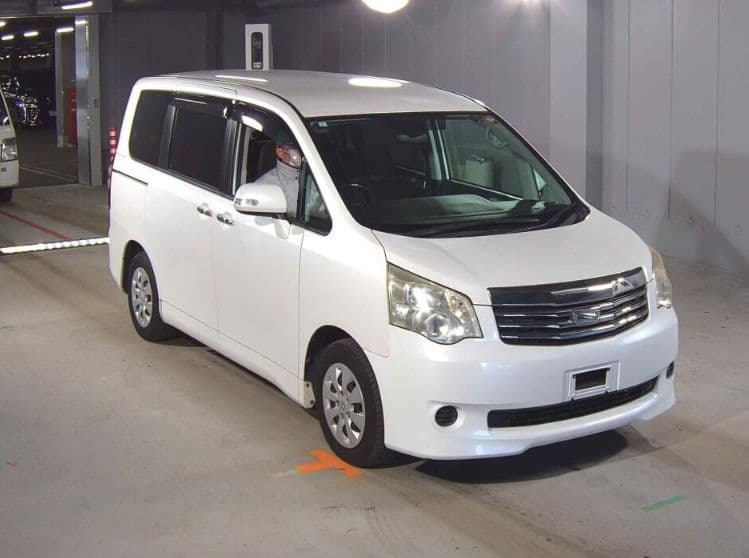 
									2011 TOYOTA NOAH X SMART EDITION
								