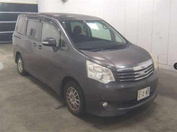 
									2013 TOYOTA NOAH YY
								