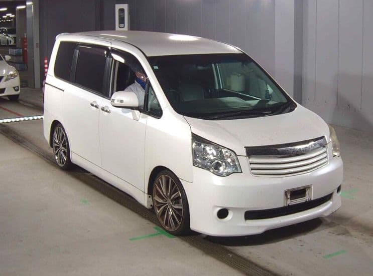 
									2011 TOYOTA NOAH X SMART EDITION
								
