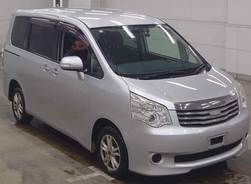 
								2013 TOYOTA NOAH X SMART EDITION
							