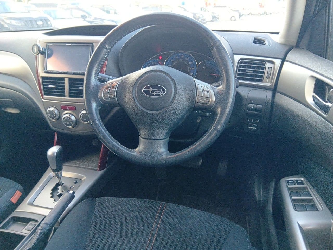 Vehicle SU00001261 large view 24