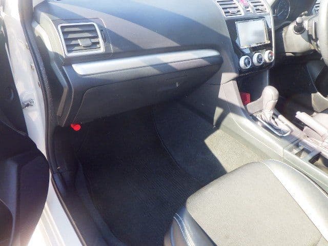 Vehicle SU00001226 large view 24