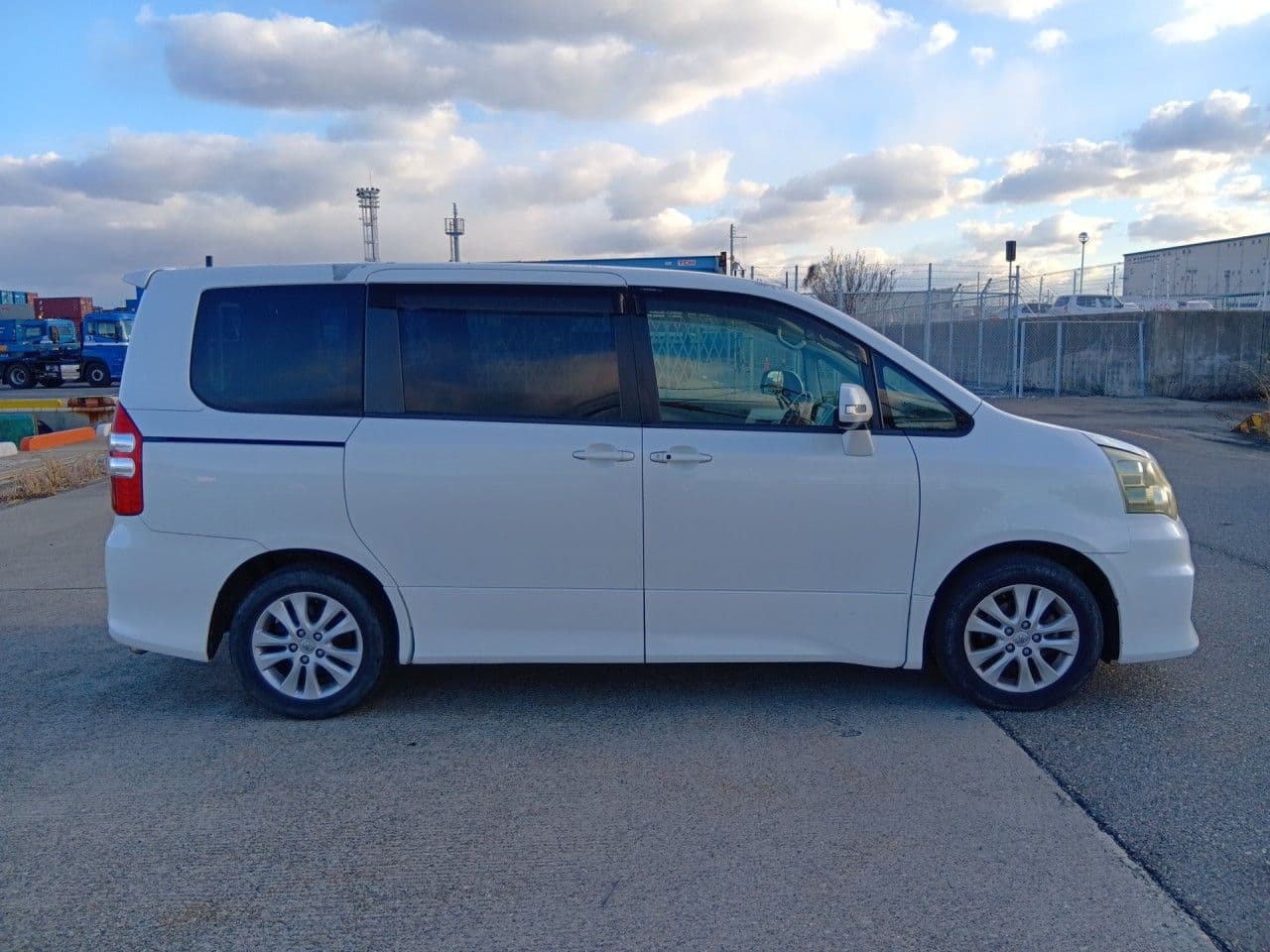 Vehicle SU00001250 large view 6