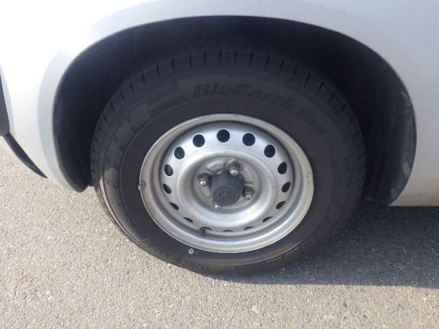 Vehicle SU00001228 large view 11