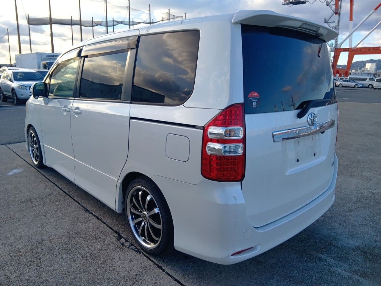 Vehicle SU00001251 large view 3