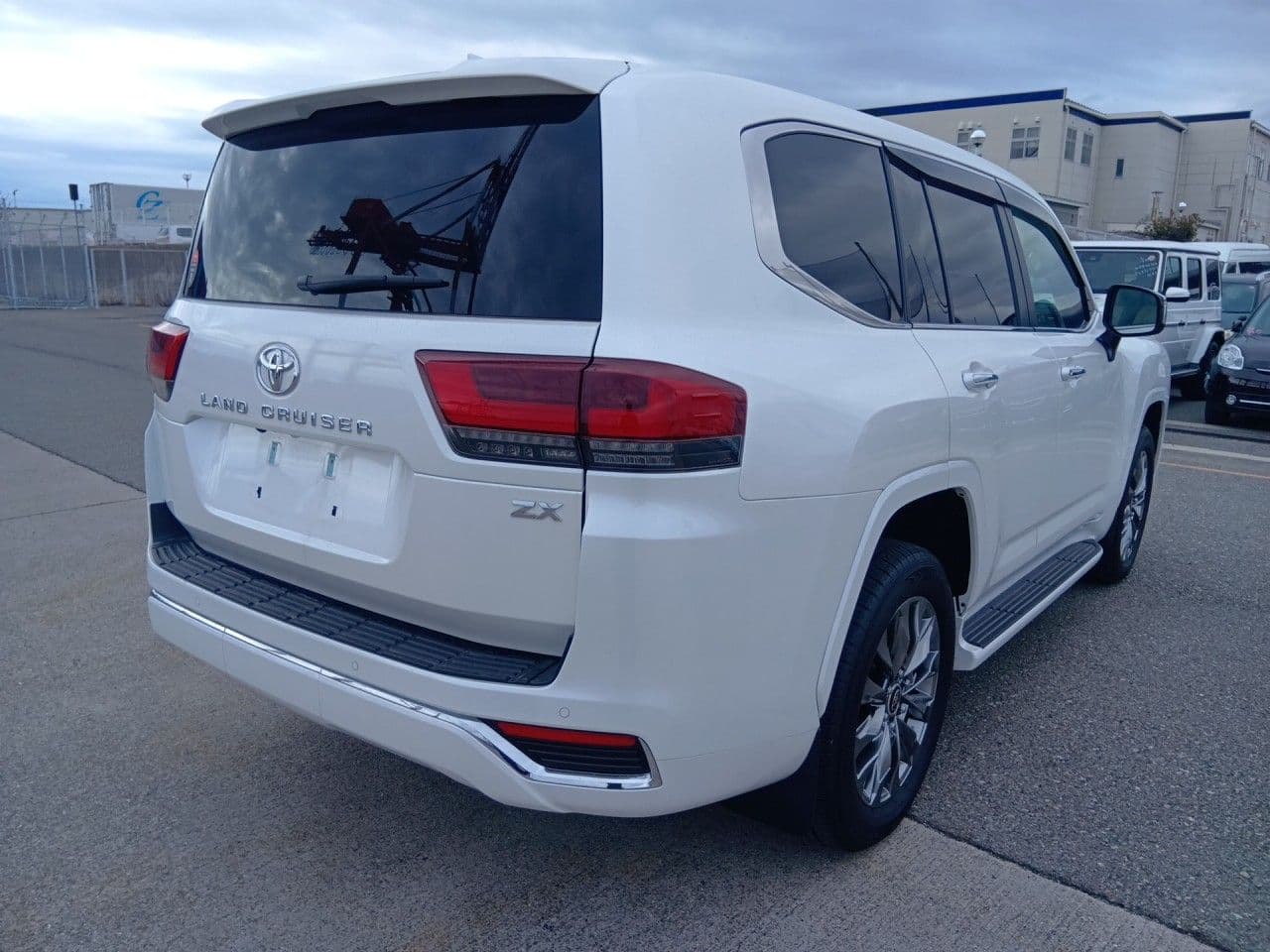 Vehicle SU00001276 large view 5