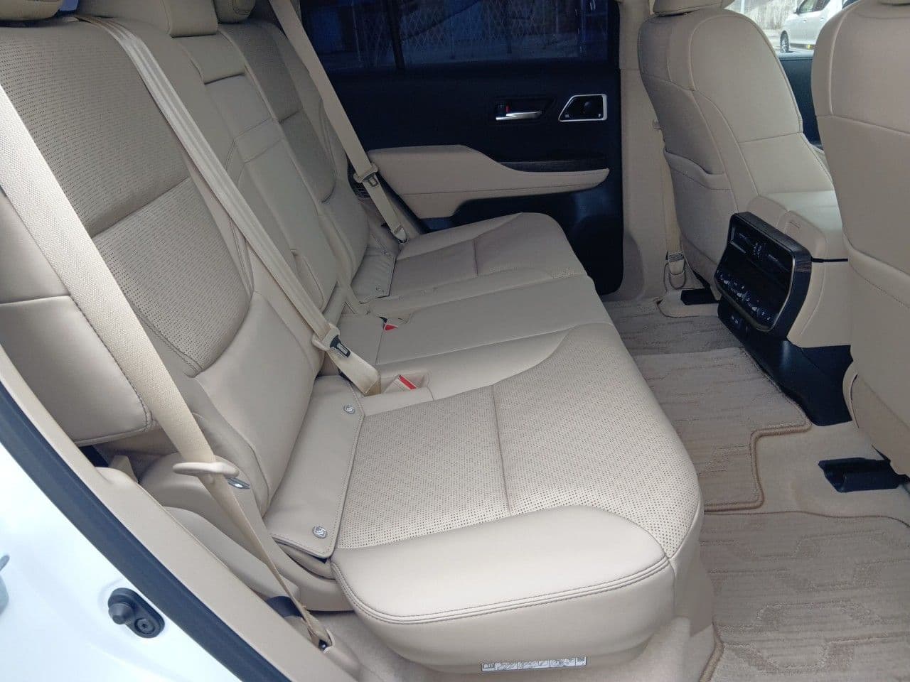 Vehicle SU00001276 large view 25