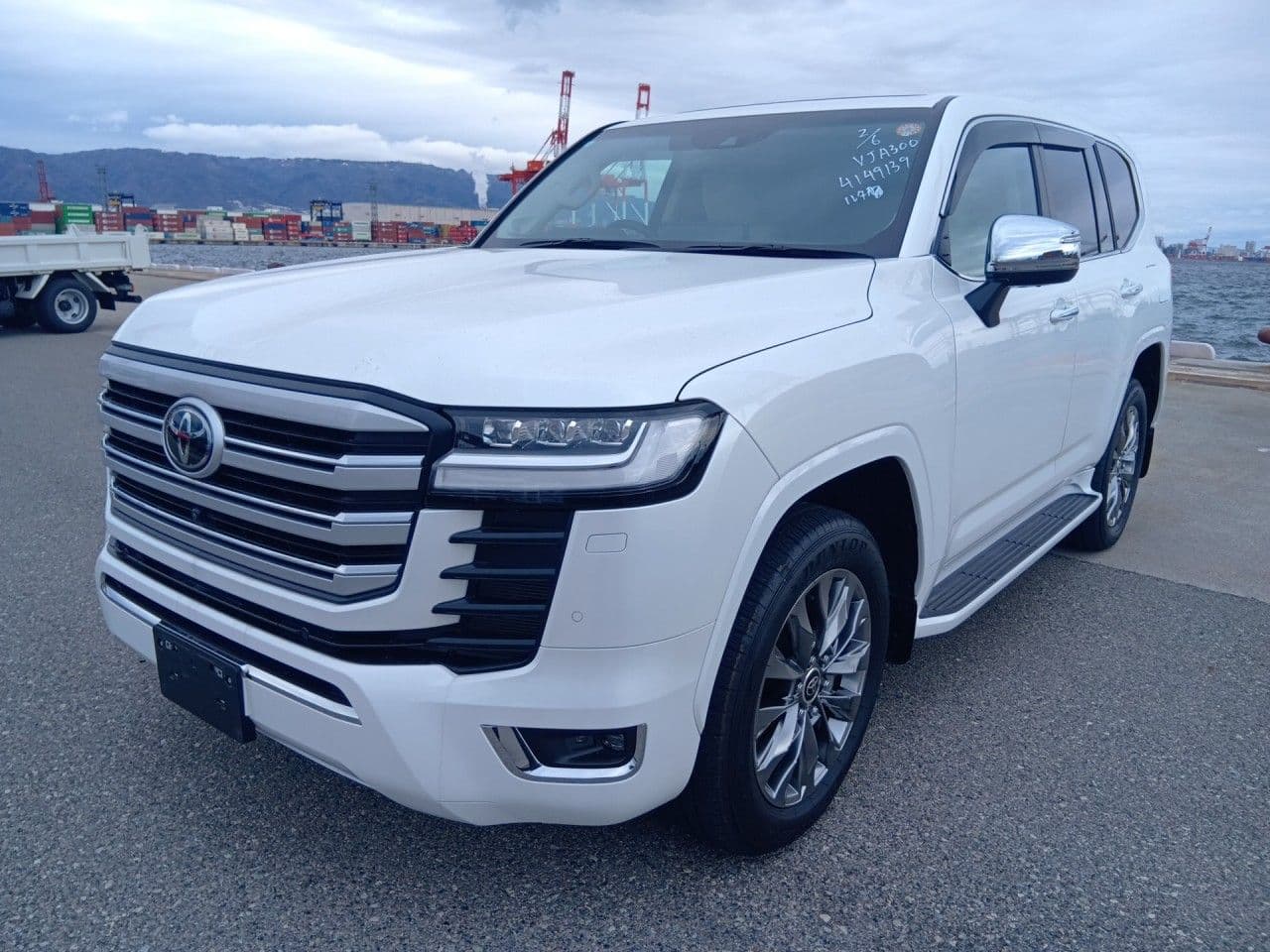 
									2024 TOYOTA LAND CRUISER ZX
								