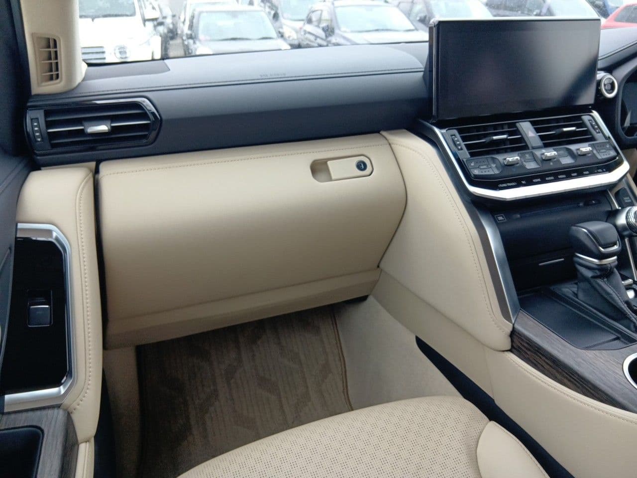 Vehicle SU00001276 large view 33