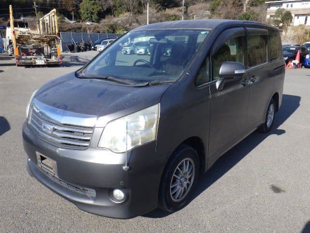 
									2013 TOYOTA NOAH YY
								