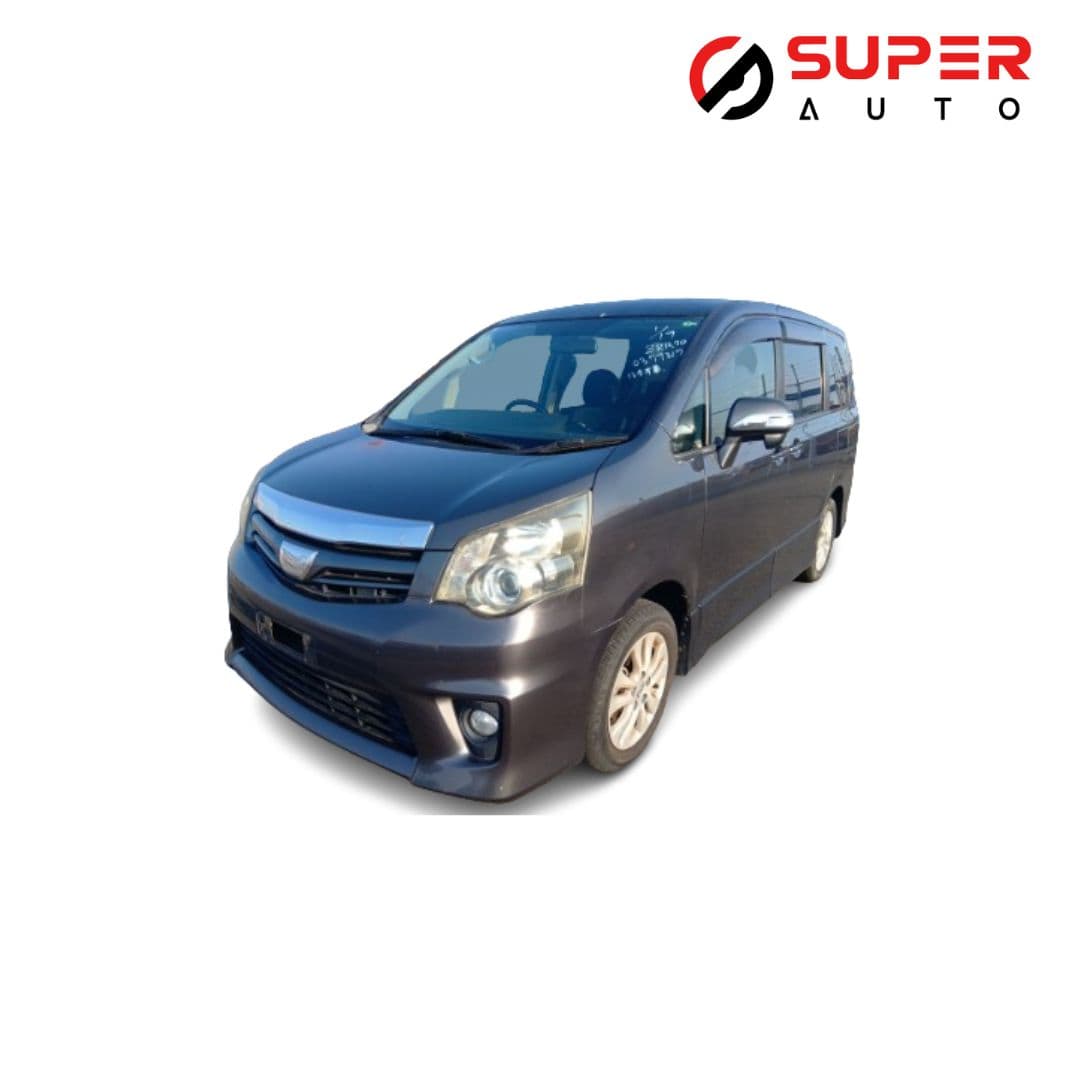 
									2011 TOYOTA NOAH Si
								