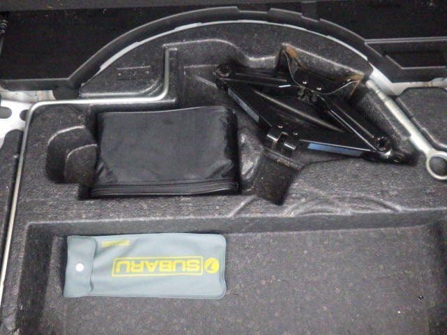 Vehicle SU00001230 large view 36