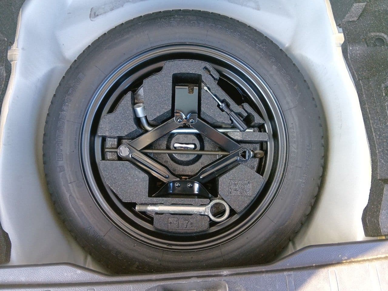 Vehicle SU00001273 large view 36