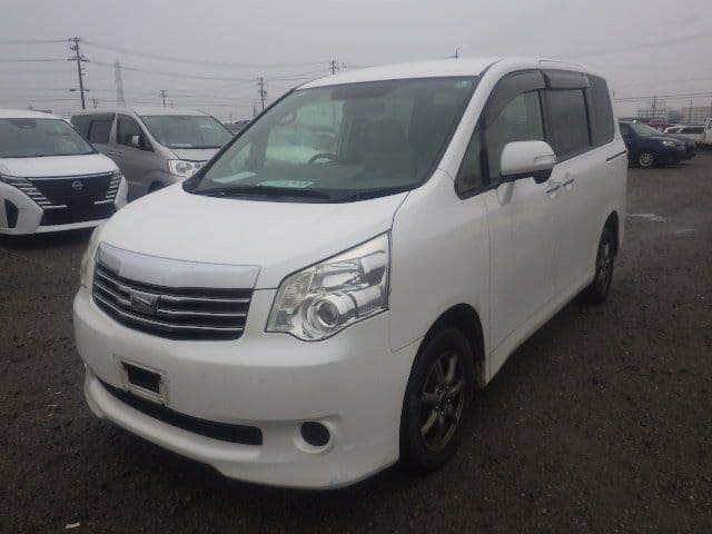 
									2013 TOYOTA NOAH X SMART EDITION
								