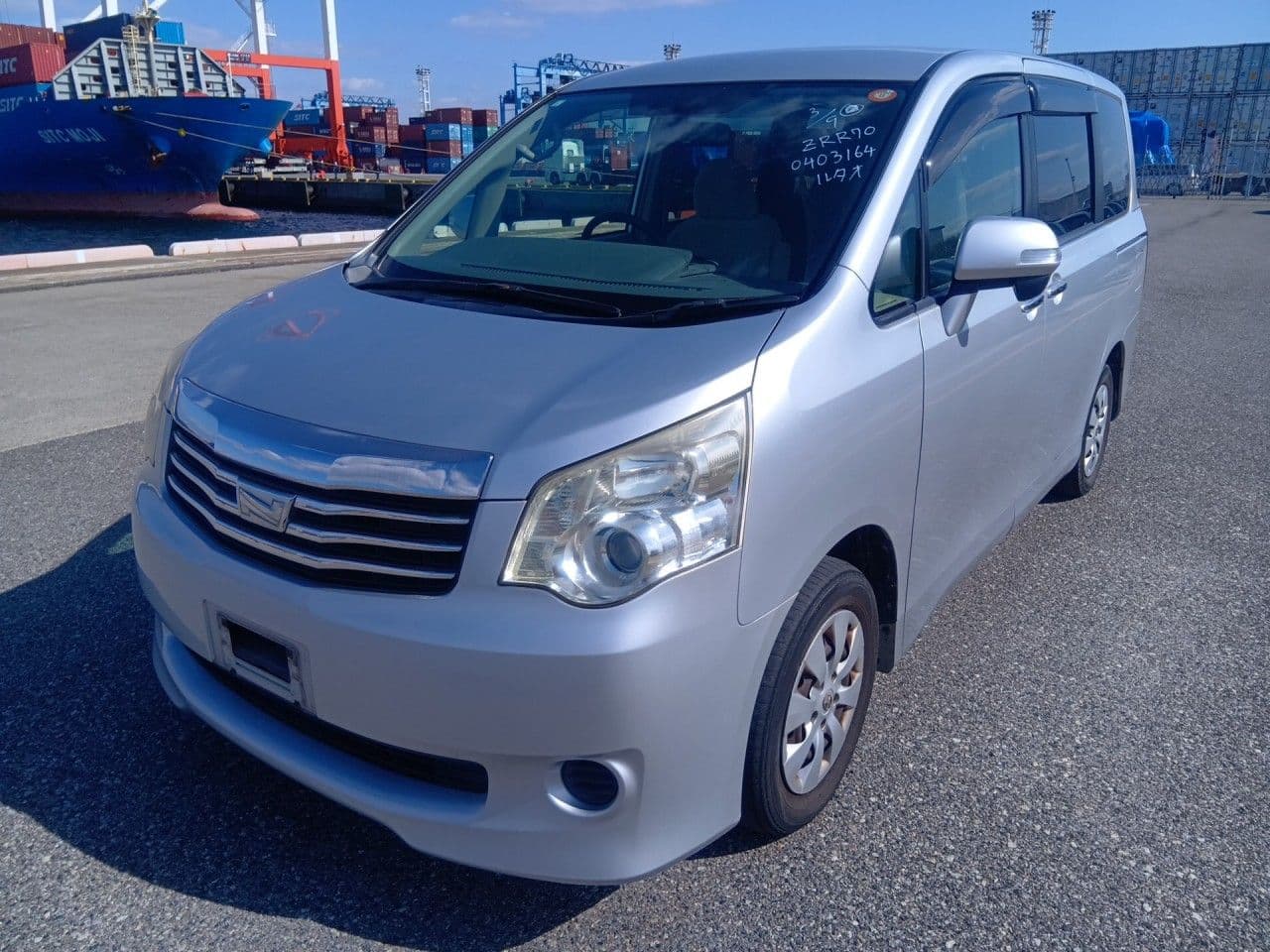 
									2011 TOYOTA NOAH X SMART EDITION
								