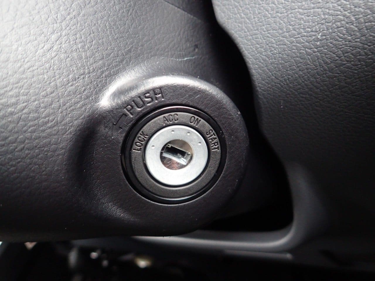 Vehicle SU00001312 large view 33