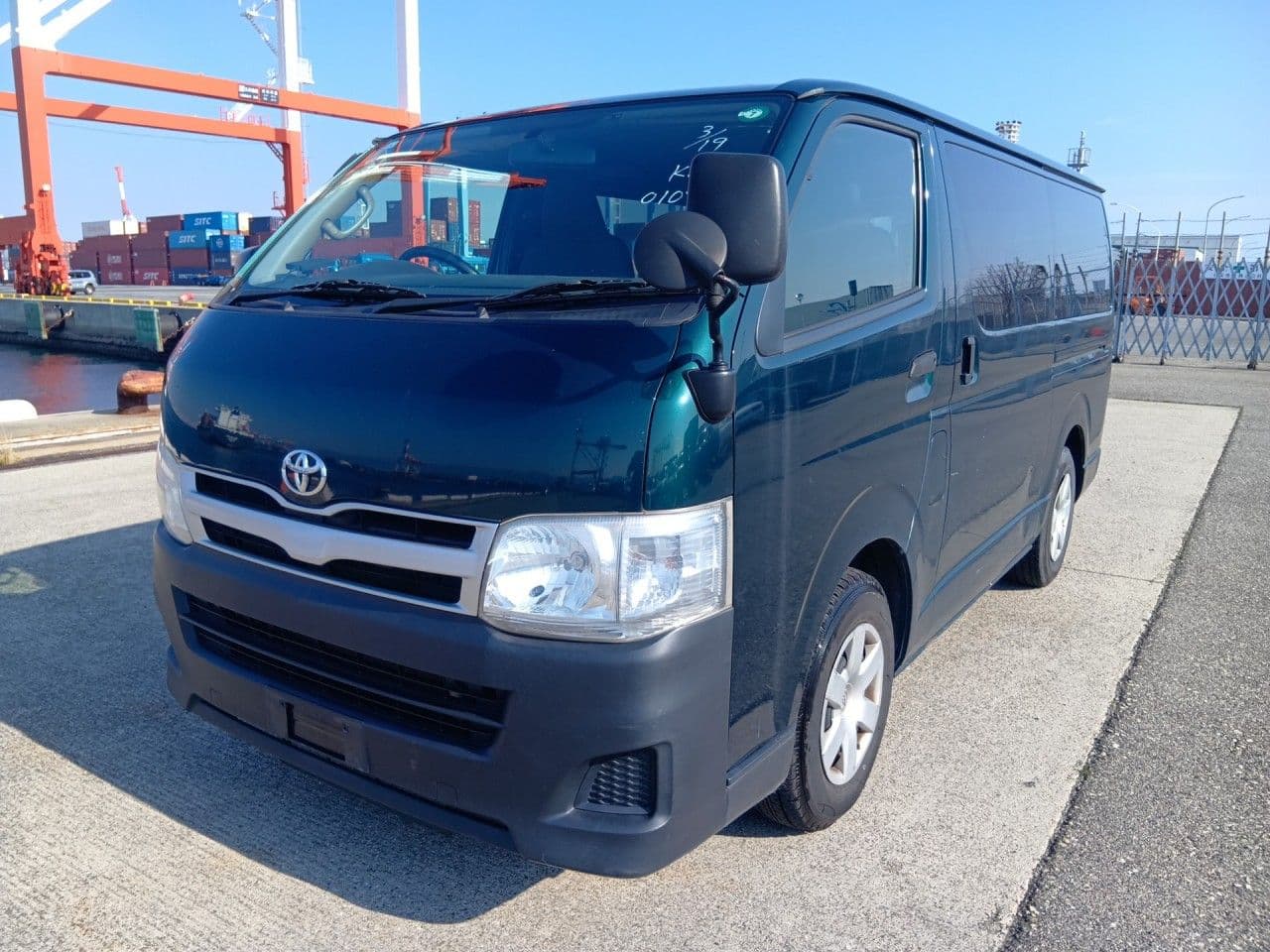 
									2013 TOYOTA HIACE DX
								