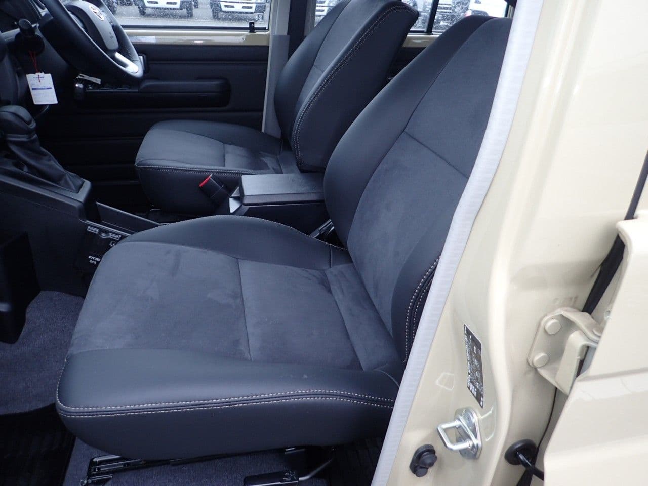 Vehicle SU00001312 large view 24